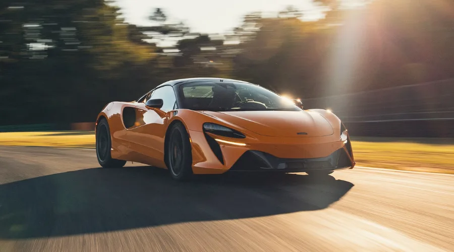 McLaren Artura 2025