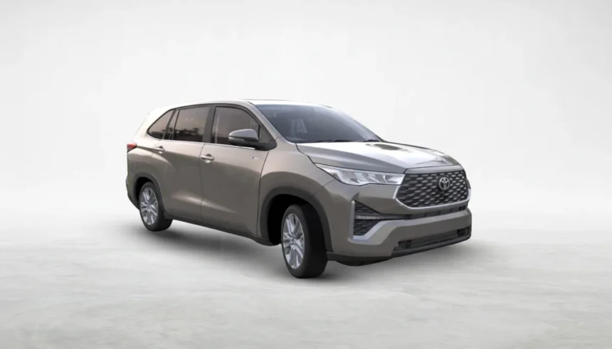 Toyota Innova Hycross